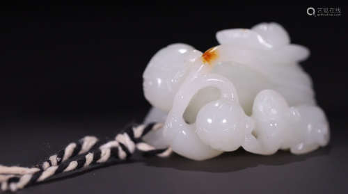 HETIAN JADE CARVED FIGURE SHAPED PENDANT