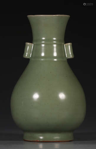 GREEN GLAZE CARVED DOUBLE EAR VASE