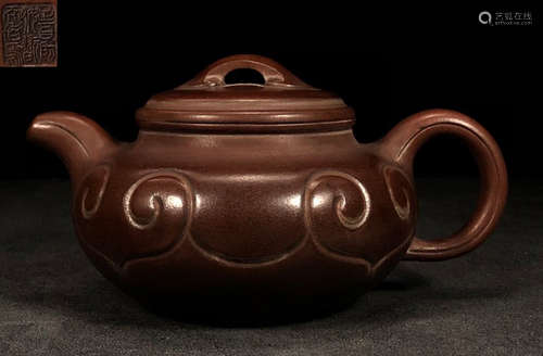 ZISHA CARVED POT