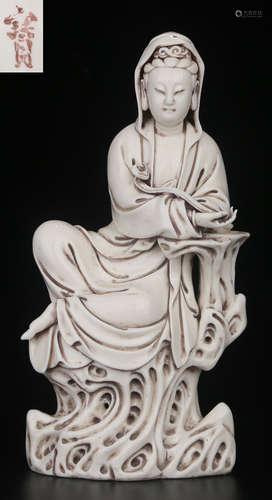 DEHUA GLAZE GUANYIN BUDDHA STATUE