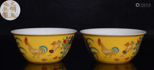 DAMINGCHENGHUANIANZHI MARK WUCAI GLAZE CUP PAIR