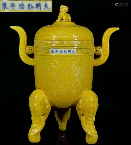 DAMINGHONGZHINIANZHI MARK YELLOW GLAZE TRIPOD CENSER