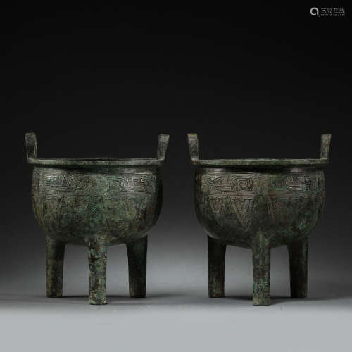 A PAIR OF CHINESE BRONZE SMALL TRIPOD DING