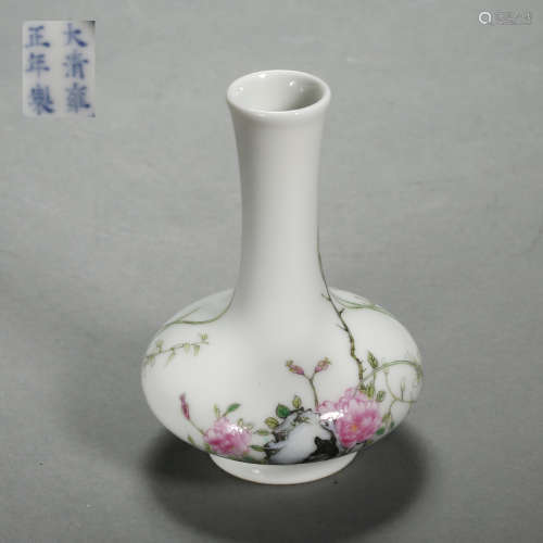 QING DYNASTY, CHINESE FAMILLE ROSE BOTTLE