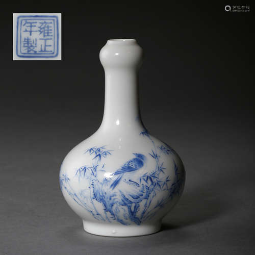 QING DYNASTY, CHINESE BLUE AND WHITE PORCELAIN VASE