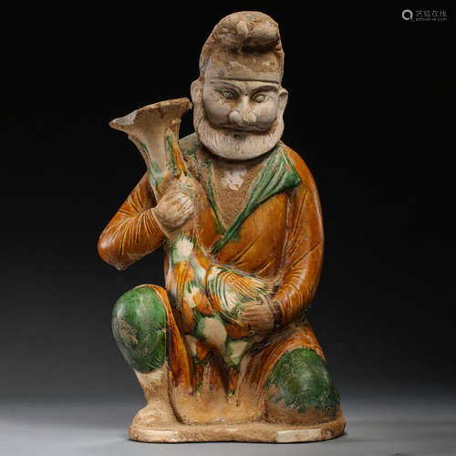 TANG DYNASTY, TRI-COLOR GLAZED CERAMICS MAN FIGURE