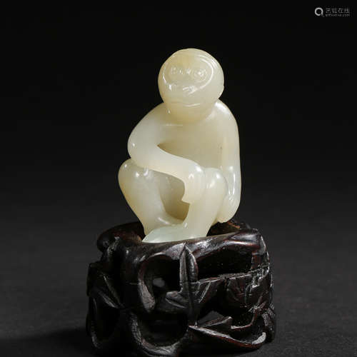 QING DYNASTY, CHINESE HETIAN WHITE JADE CARVED SITTING MONKEY STATUE