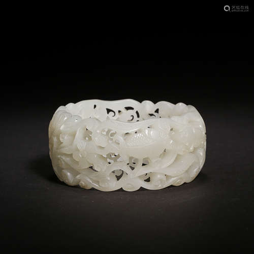 QING DYNASTY, CHINESE HETIAN JADE BRACELET