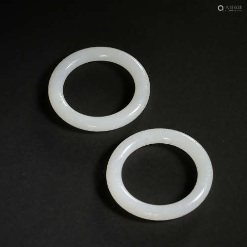 QING DYNASTY, A PAIR OF CHINESE HETIAN JADE RINGS