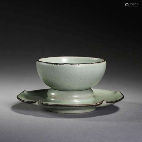 OLD CHINESE CELADON CUP