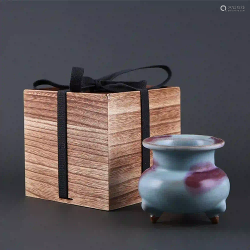 Song Jun kiln sky celadon glaze purple spot