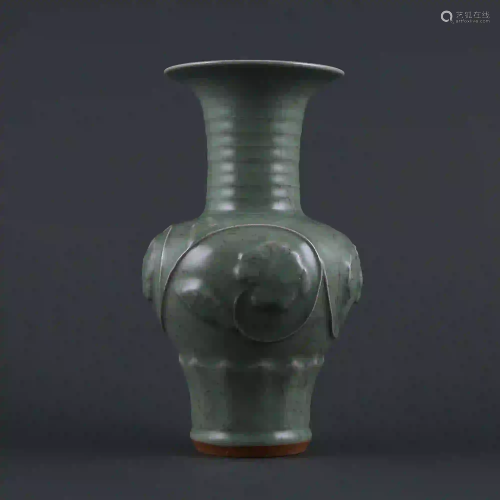 Yuan Dynasty Longquan Kiln Celadon-glazed Phoenix-Tail