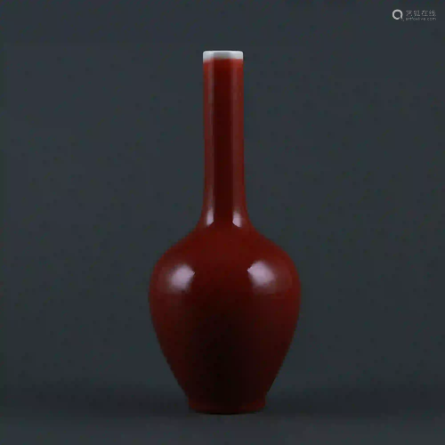 A red-glazed oil mallet vase 