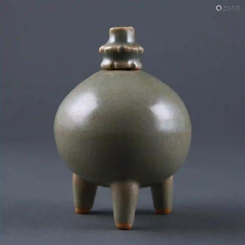 Song Dynasty style Longquan Kiln Celadon Three-legged