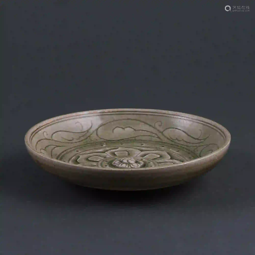 Sui Dynasty Celadon Engraved Plate with Precious Phase