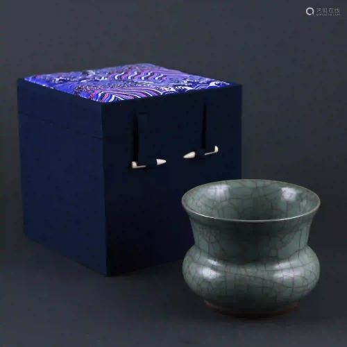 Song Dynasty style Official Kiln Celadon Slag Bucket