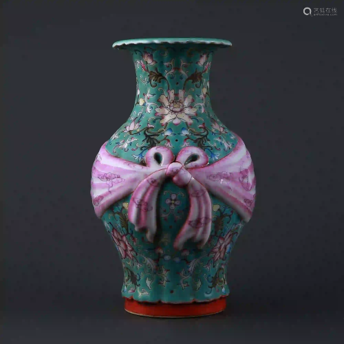 Qing dynasty, turquoise green ground famille rose