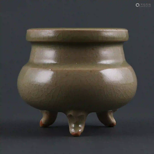 Jin Dynasty style Yaozhou Kiln Celadon Three-legged