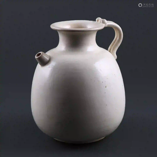 Tang Dynasty style White-glazed Ewer from Gongxian Kiln