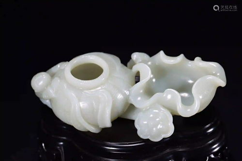 HETIAN JADE LOTUS-LEAF FISH BASKET