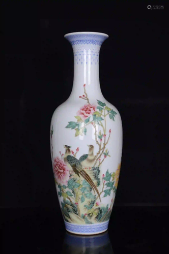 QIANLONG MARK FAMILLE ROSE FLOWERS AND BIRDS PATTERN