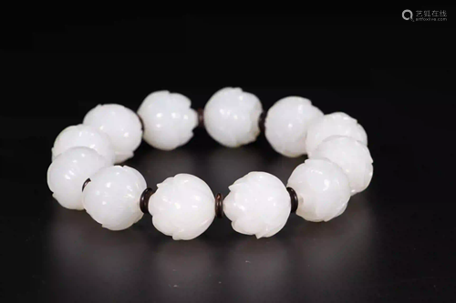 HETIAN JADE LOTUS-BLOSSOM BRACELET