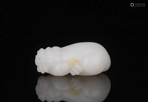 HETIAN JADE CARVED AUSPICIOUS BEAST HAND PIECE