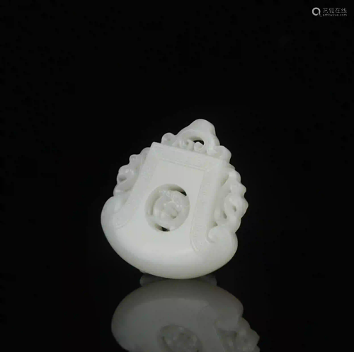 HETIAN JADE CARVED FU'SHANG'YOU'LONG HANGING PI…