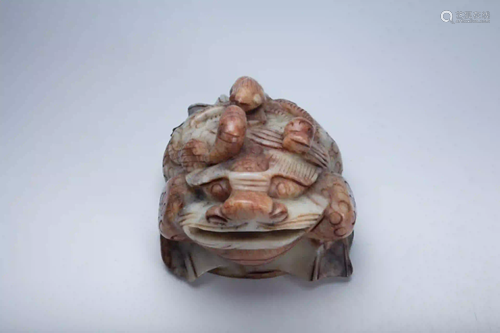 OLD HETIAN JADE TOAD ORNAMENT