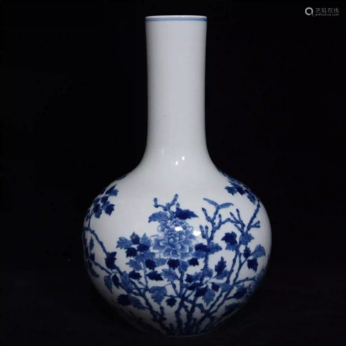 BW FLOWERS PATTERN BOTTLE VASE