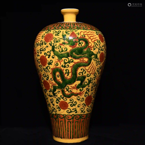 THREE COLOR DRAGON PATTERN MEIPING VASE