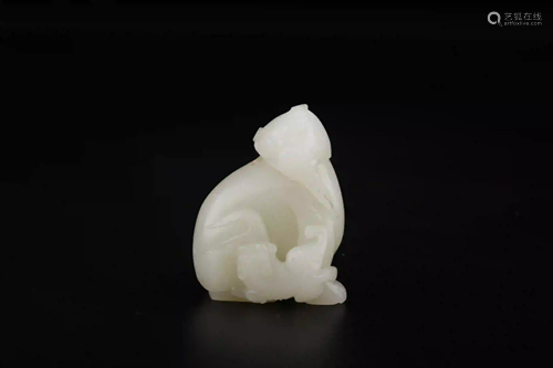 HETIAN WHITE JADE BEAST HAND PIECE