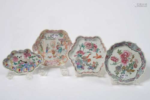 Lot de quatre raviers polylobés en porcelaine poly…