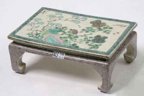 Table rectangulaire miniature en porcelaine polych…