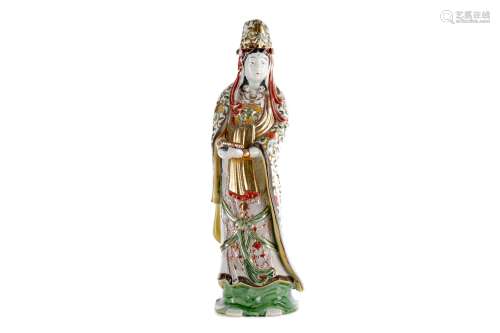 AN EARLY 20TH CENTURY CHINESE FIGURE OF GUANYIN