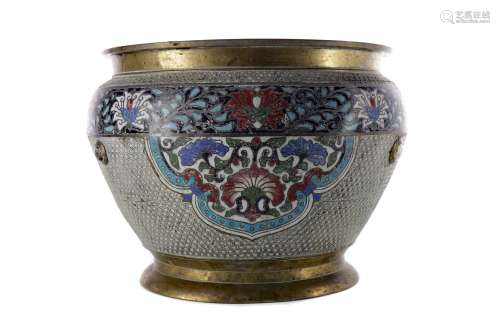 AN EARLY 20TH CENTURY CHINESE BRASS PLANTER