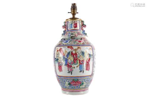 AN EARLY 20TH CENTURY CHINESE FAMILLE ROSE VASE CONVERTED TO A LAMP