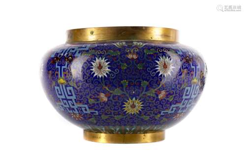 AN EARLY 20TH CENTURY CHINESE CLOISONNE BOWL
