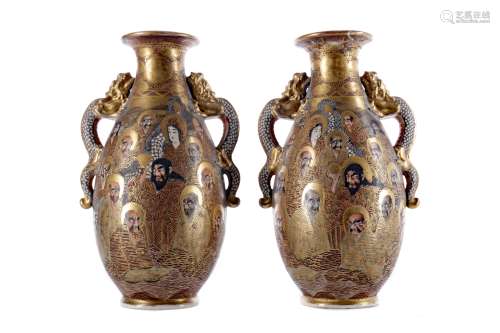 A PAIR OF EARLY 20TH CENTURY JAPANESE VASES