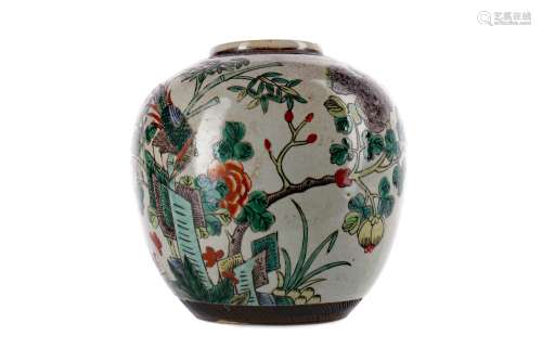 A 20TH CENTURY CHINESE FAMILLE VERTE VASE