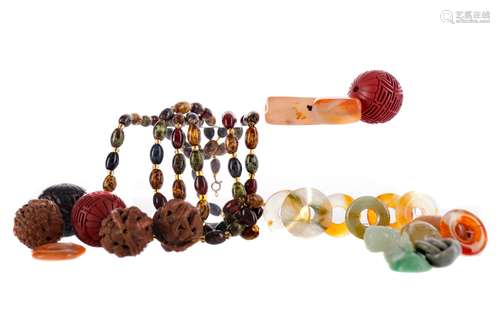 A COLOURED HARDSTONE NECKLACE, HARDSTONE BEADS AND OTHER ITEMS