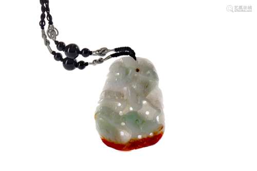 A 20TH CENTURY CHINESE JADE AMULET