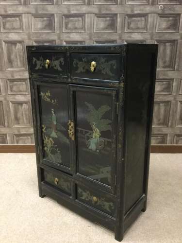 AN EARLY 20TH CENTURY CHINESE PAINTED AND LACQUERED CABINET