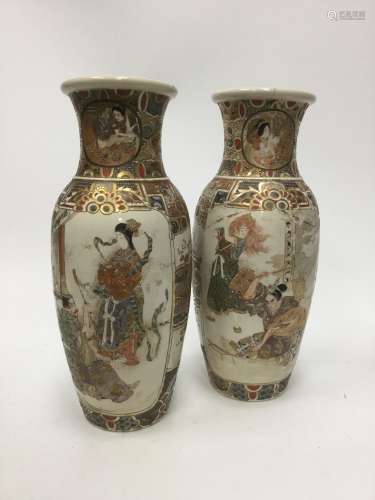 A PAIR OF JAPANESE VASES