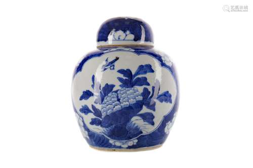 AN EARLY 20TH CENTURY CHINESE GINGER JAR