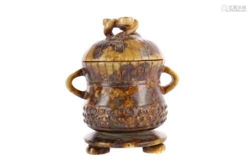 A 20TH CENTURY CHINESE JADE LIDDED VESSEL