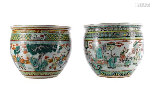 A PAIR OF EARLY 20TH CENTURY CHINESE FAMILLE VERTE FISH BOWLS/PLANTERS