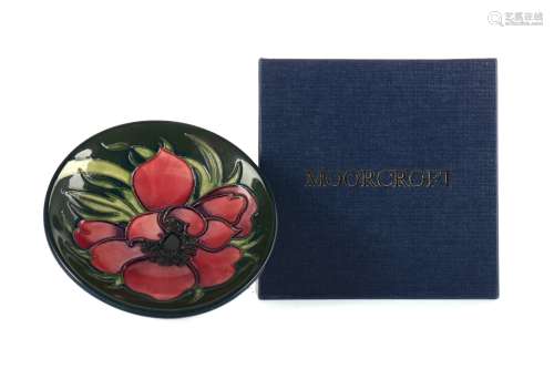 A MOORCROFT 'ANEMONE TRIBUTE' PLATE