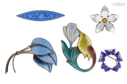 A GROUP OF ENAMELLED BROOCHES
