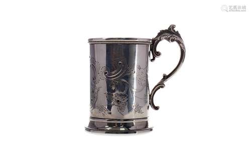 AN EARLY 20TH CENTURY GERMAN SILVER TANKARD